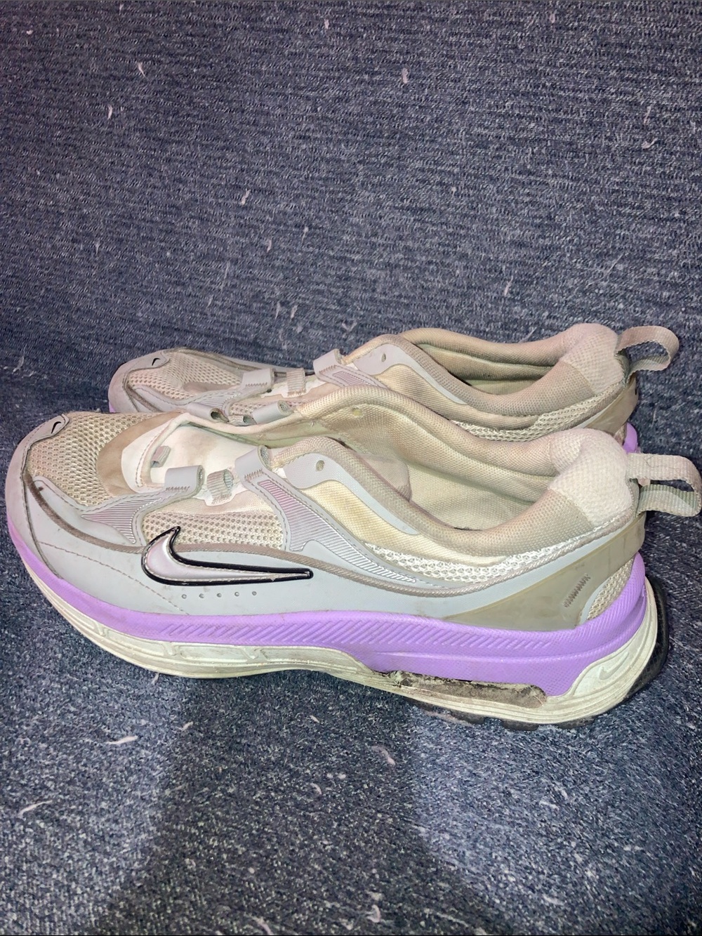 Nike Women’s Beige and Purple Comfort Sneakers
